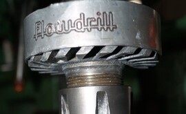 Flowdrill n&aacute;stroj